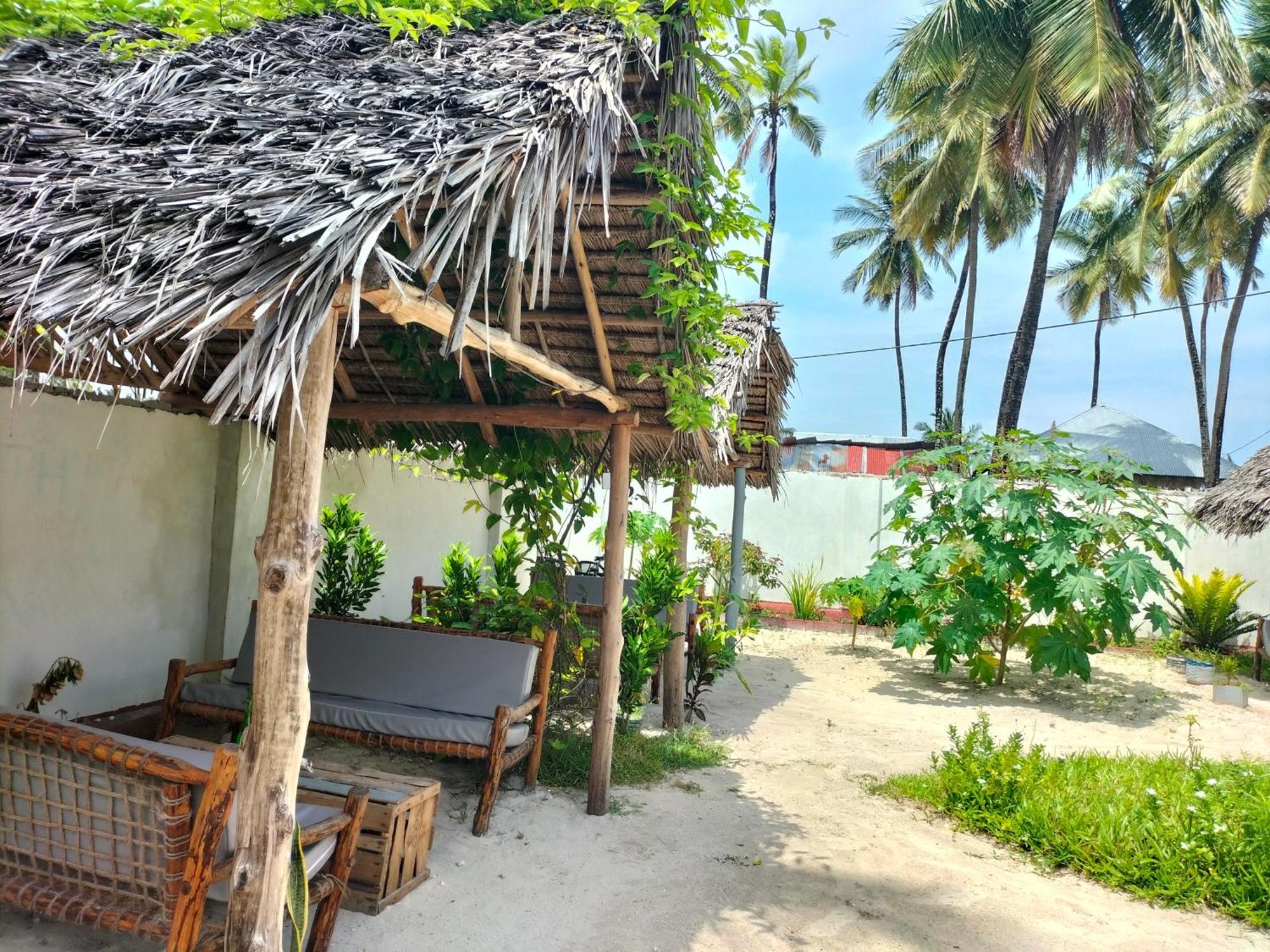Mambo Leo Hostel Paje Exterior photo
