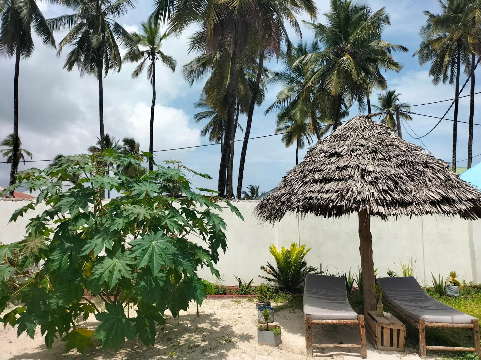 Mambo Leo Hostel Paje Exterior photo