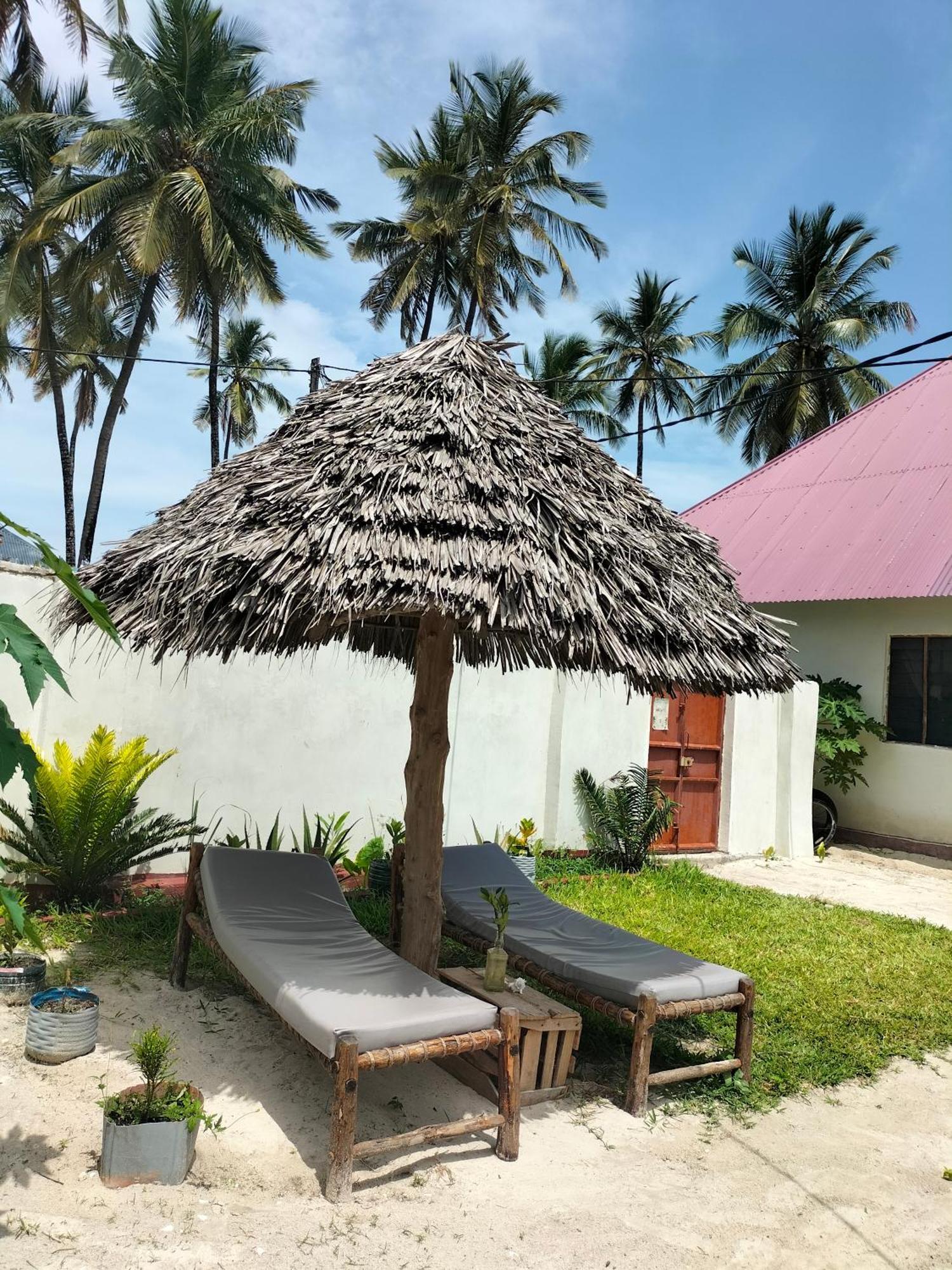 Mambo Leo Hostel Paje Exterior photo